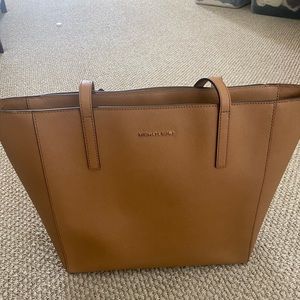 Never used Michael Kors purse! Great condition just isn’t my style